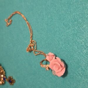 Porcelain roses necklace